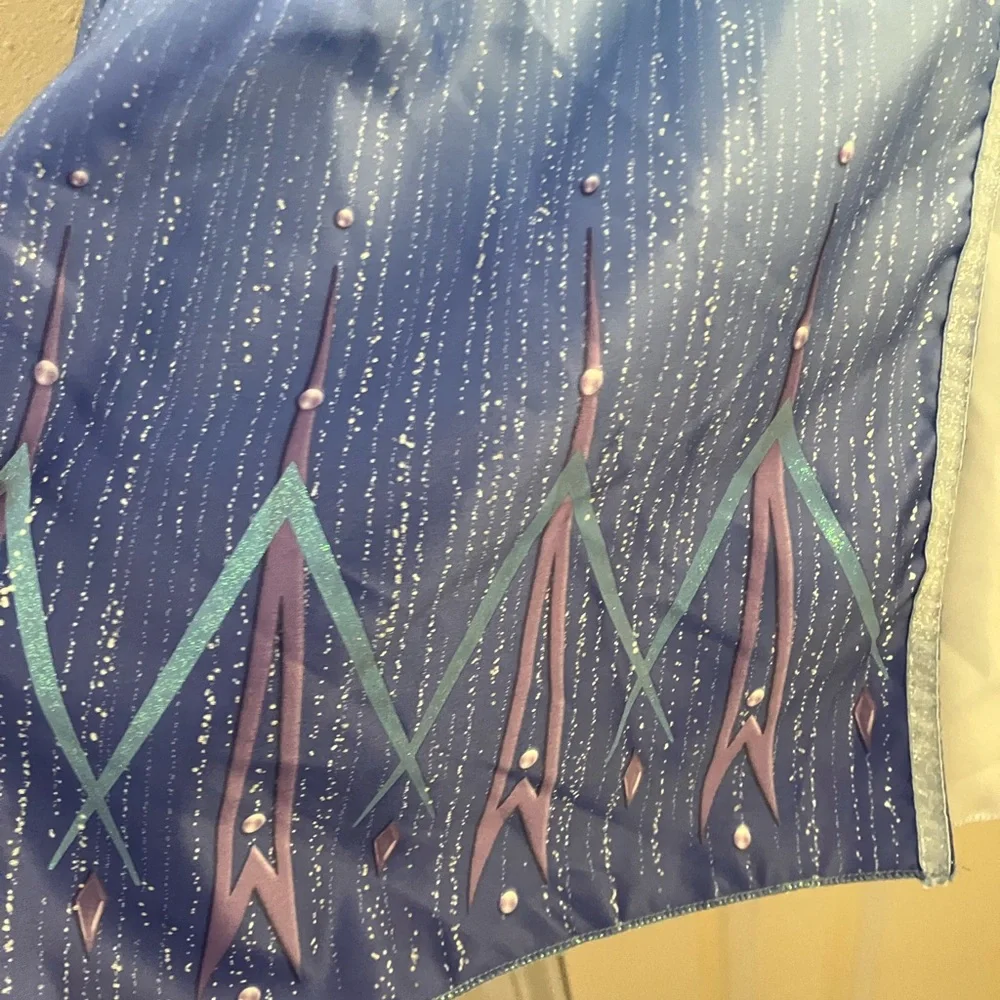 Frozen Elsa Costume M 7-8 - Picture 6 of 10